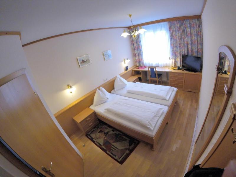 Double Room with Parking image 4