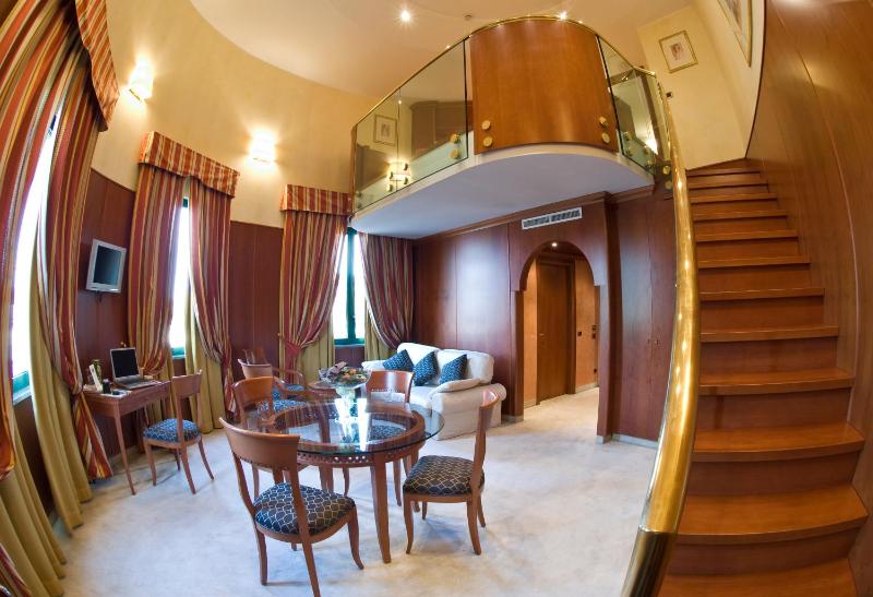 Suite with Spa Bath image 4