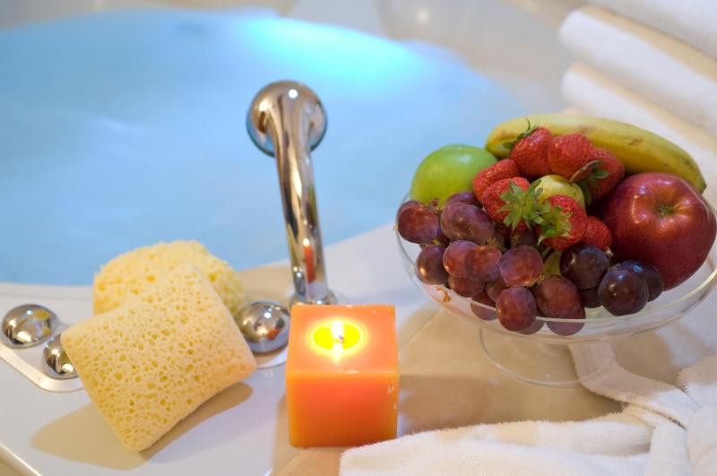 Suite with Spa Bath image 2