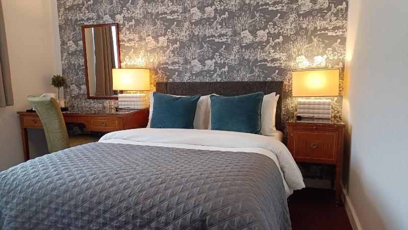 Double Room with Private Bathroom image 1