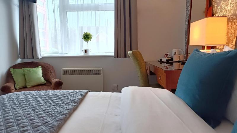 Double Room with Private Bathroom image 4