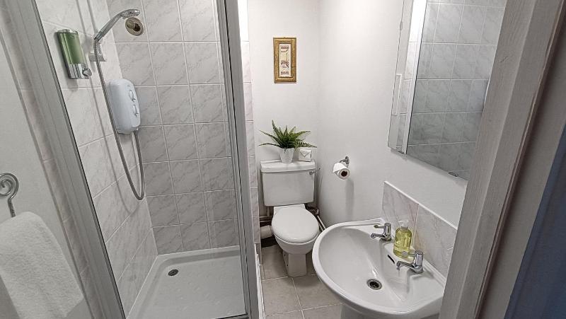 Double Room with Private Bathroom image 2