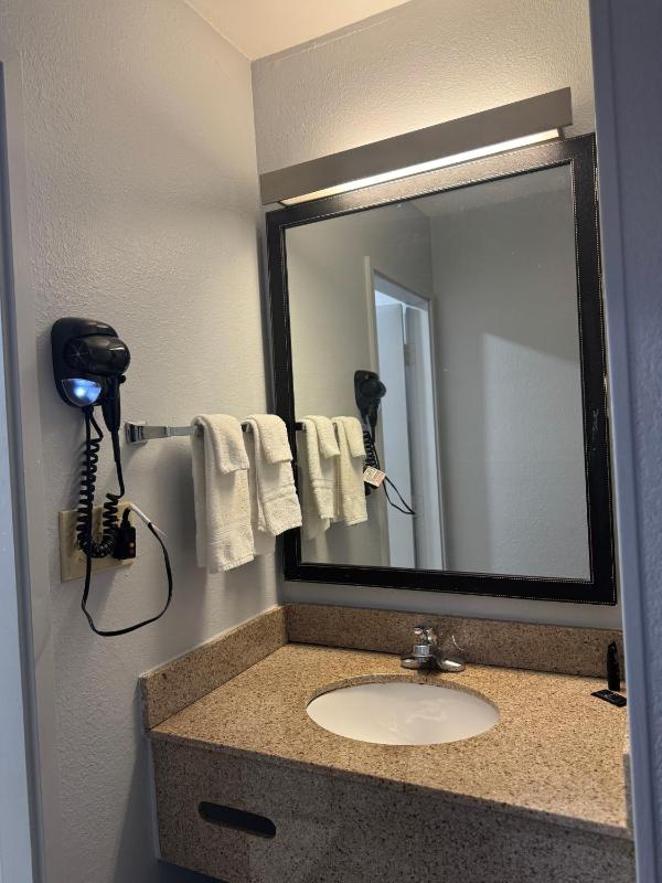 King Room - Non-Smoking image 4
