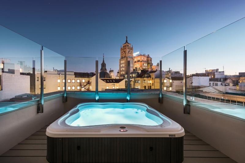 Superior Double Room with Terrace and Jacuzzi® image 4