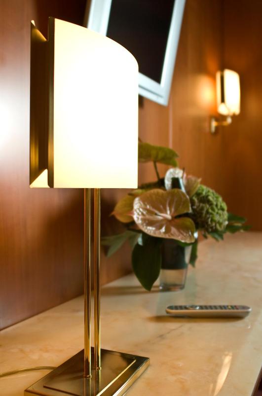 Twin Room image 4