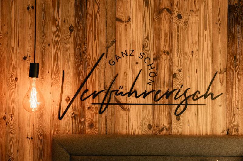 Three-Bedroom Suite with 2 Bathrooms and Terrace image 1