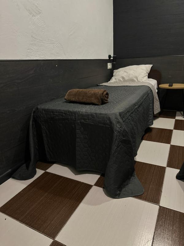 Budget Twin Room image 4