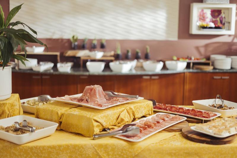 Hotel Careni Villa Italia - image 32