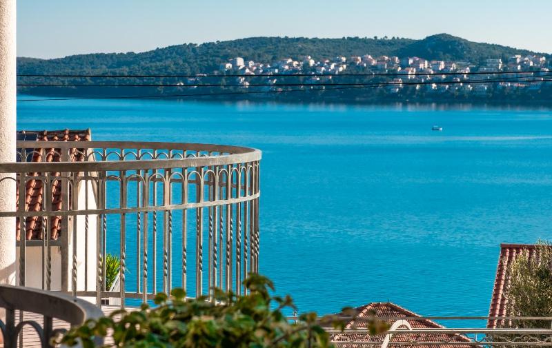 Apartment with Sea View image 1