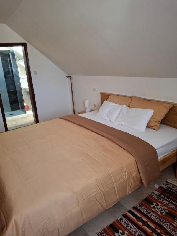 Large Double Room image 1