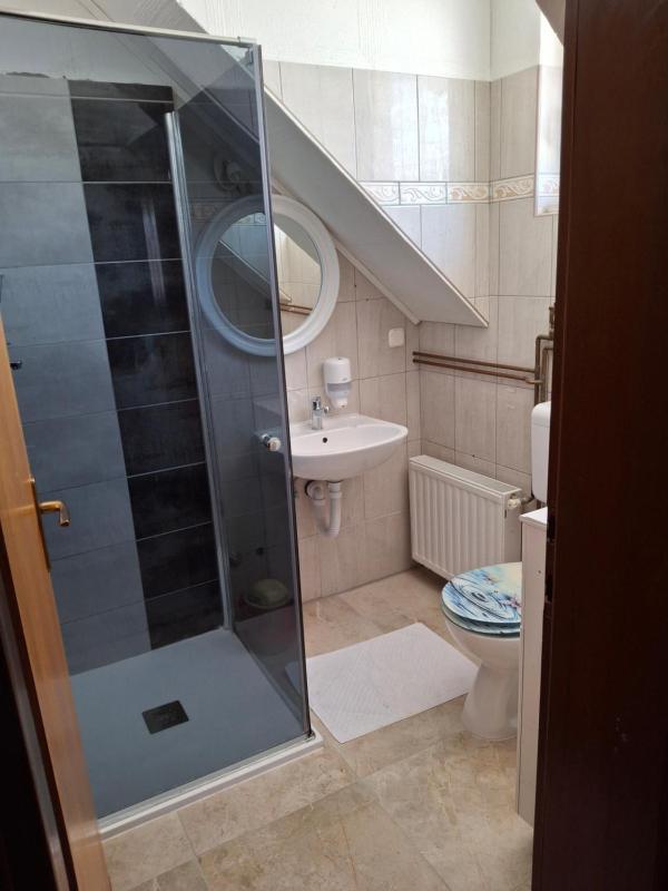 Large Double Room image 4