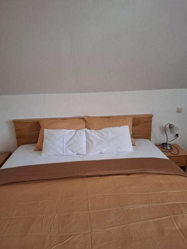 Large Double Room image 2