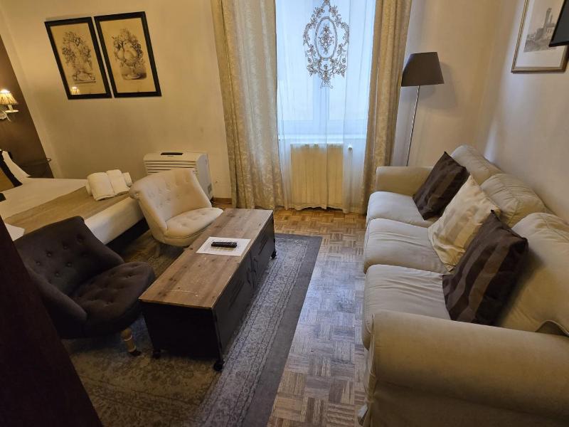 Superior King Room image 2