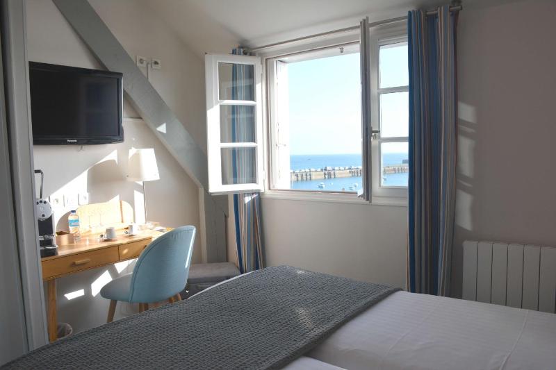 Double Room with Sea View image 4
