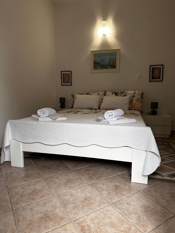 Comfort One-Bedroom Apartment image 2
