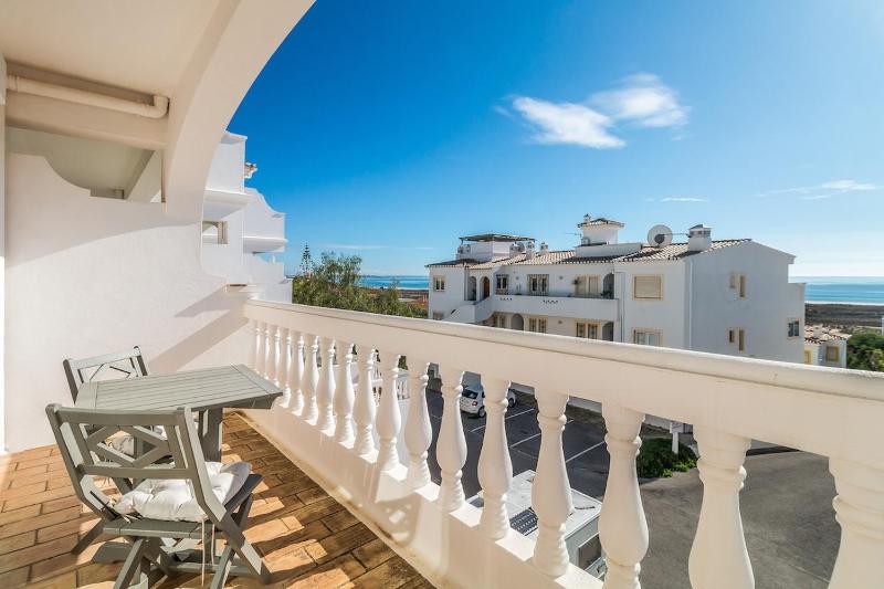 Casa Londamba Meia Praia Beach - image 22