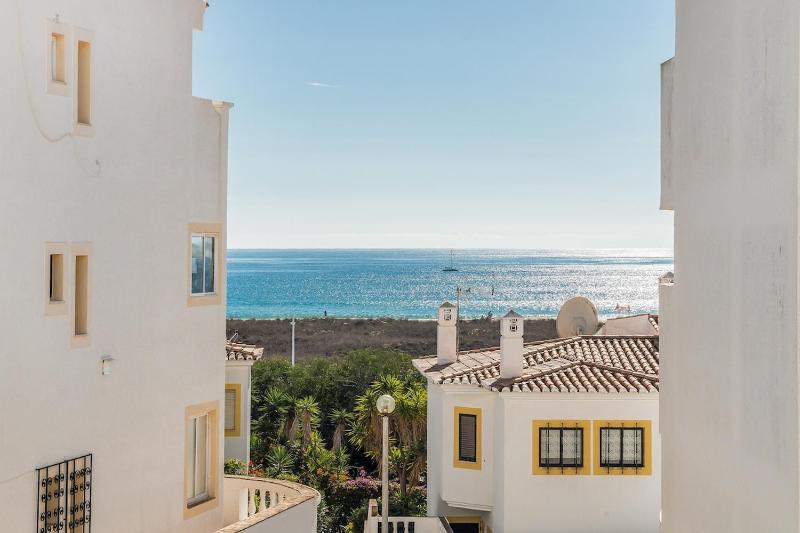 Casa Londamba Meia Praia Beach - image 17