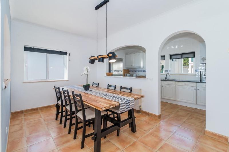 Casa Londamba Meia Praia Beach - image 11