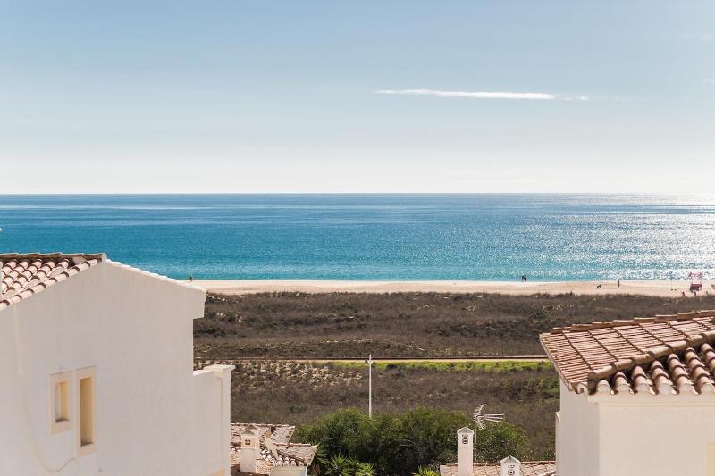 Casa Londamba Meia Praia Beach - image 23