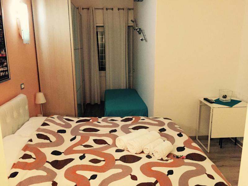 Double Room with Private Bathroom image 2