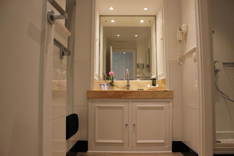 Deluxe Double Room with Terrace and Garden View image 2