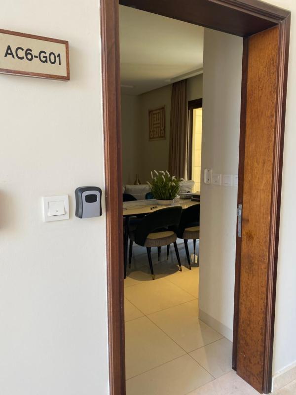 Lovely one bedroom with nice weather and views - image 6
