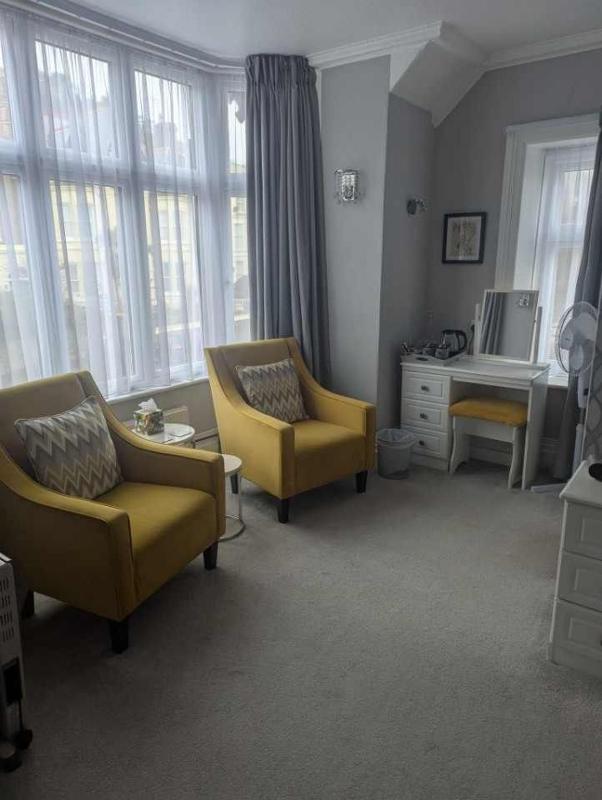 Superior King Room image 4