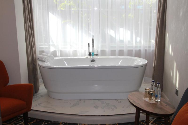 Hill Collection Suite image 3