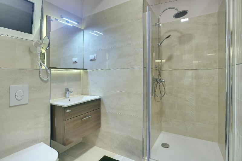Deluxe Apartment image 2