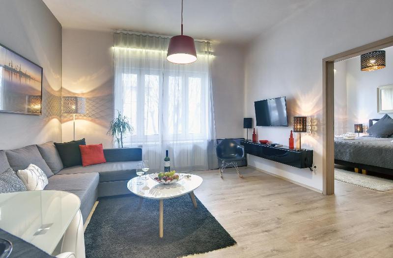 One-Bedroom Apartment image 4