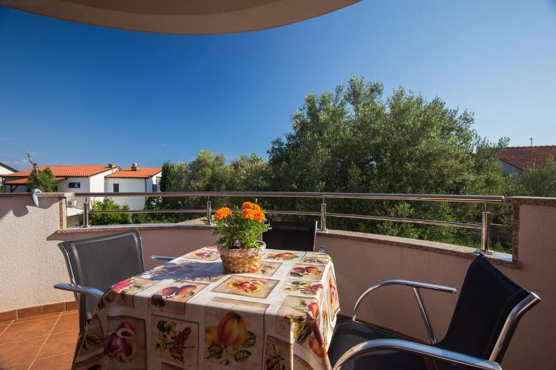 One-Bedroom Apartment image 4