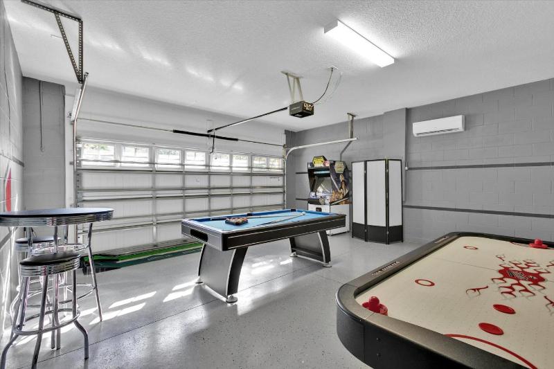 Windsor Westside Resort 6 Bedroom Home with Game Room 0872 - image 15