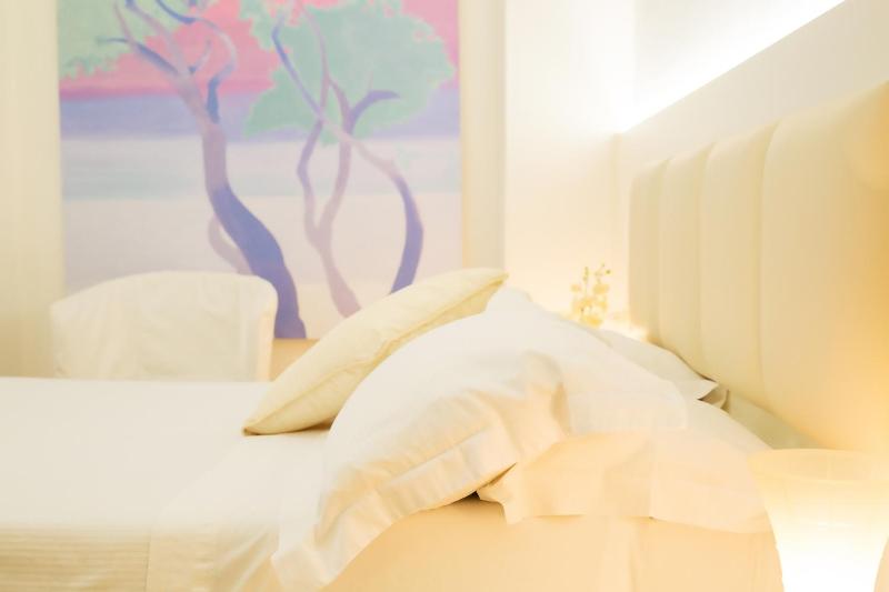 Small Double Room image 2