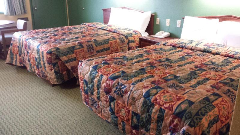 Queen Room with Two Queen Beds image 1