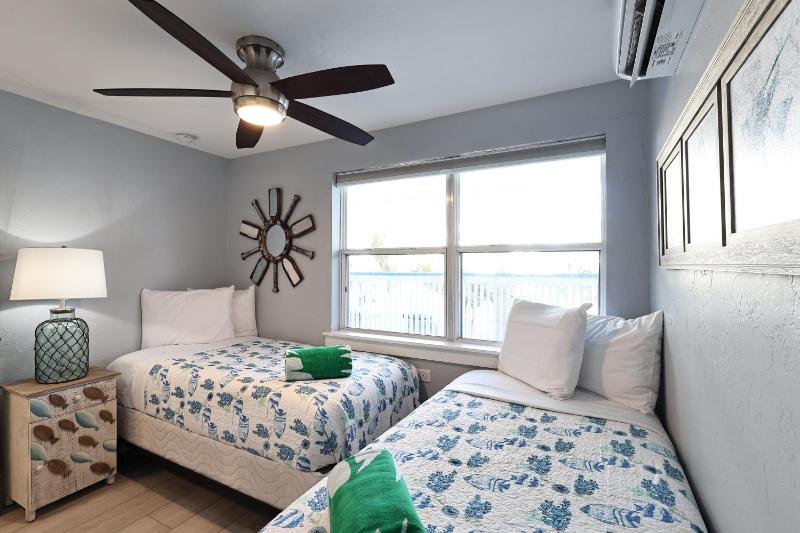 Luxury Two-Bedroom Apartment image 3