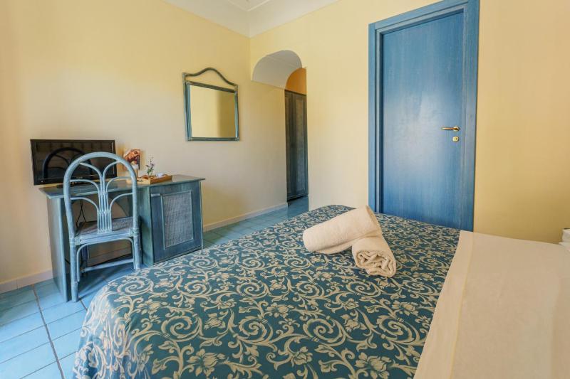 Superior Double or Twin Room with Sea View image 4