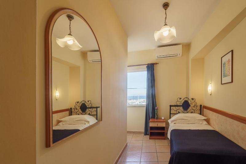 Single Room image 4