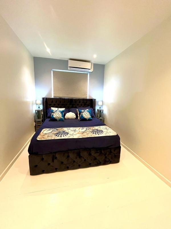 Blue Icon Apartment at Mambo Beach with pool - image 31