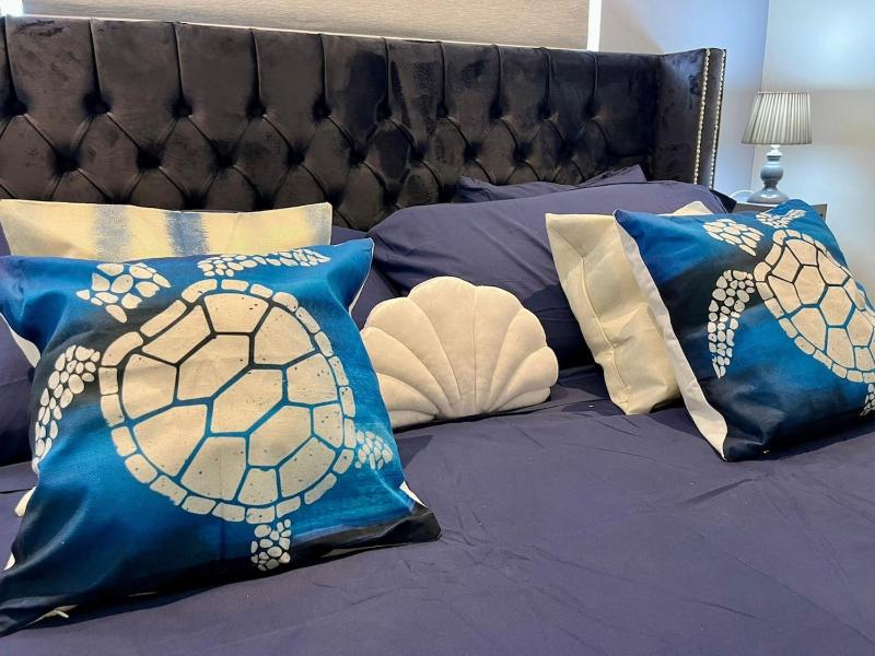Blue Icon Apartment at Mambo Beach with pool - image 6