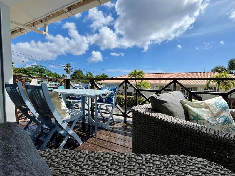 Blue Icon Apartment at Mambo Beach with pool - image 27