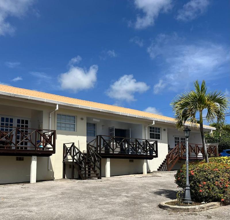 Blue Icon Apartment at Mambo Beach with pool - image 18