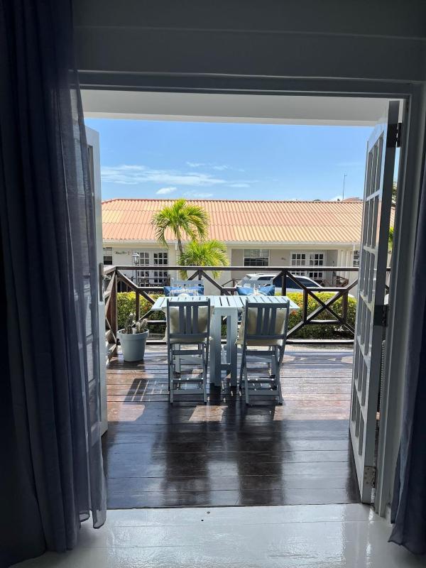 Blue Icon Apartment at Mambo Beach with pool - image 34