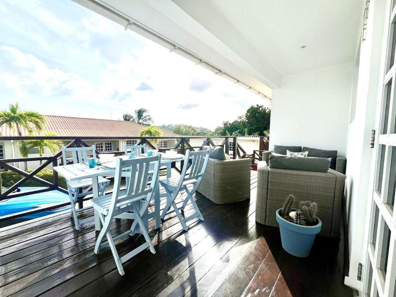 Blue Icon Apartment at Mambo Beach with pool - image 35