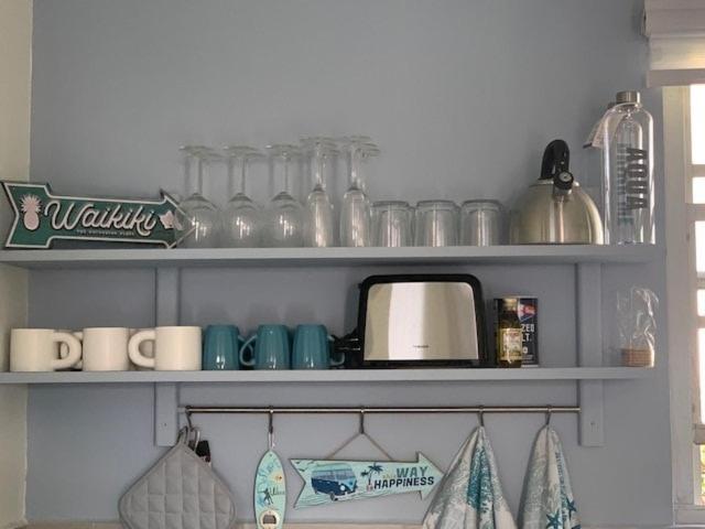 Blue Icon Apartment at Mambo Beach with pool - image 24