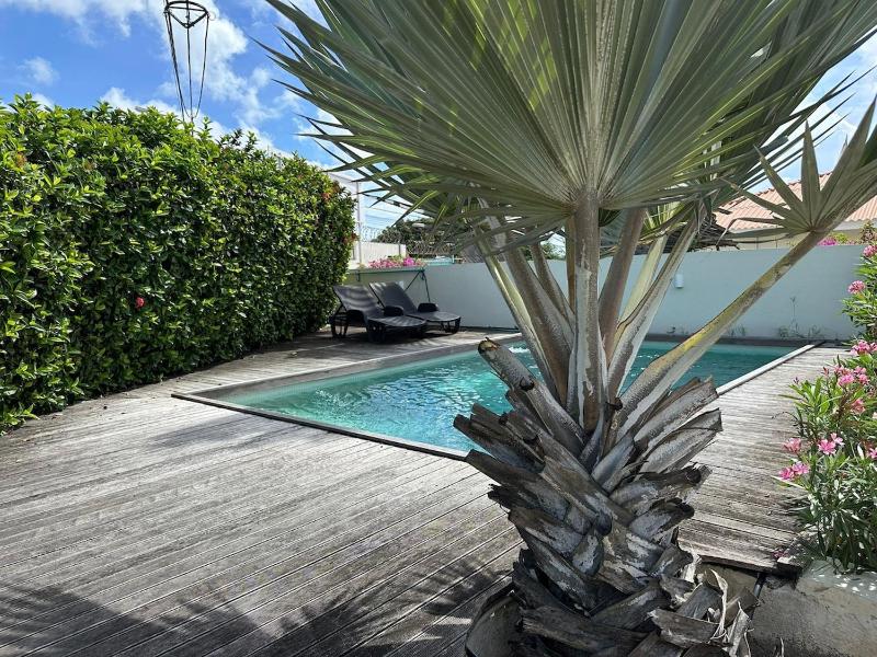 Blue Icon Apartment at Mambo Beach with pool - image 47