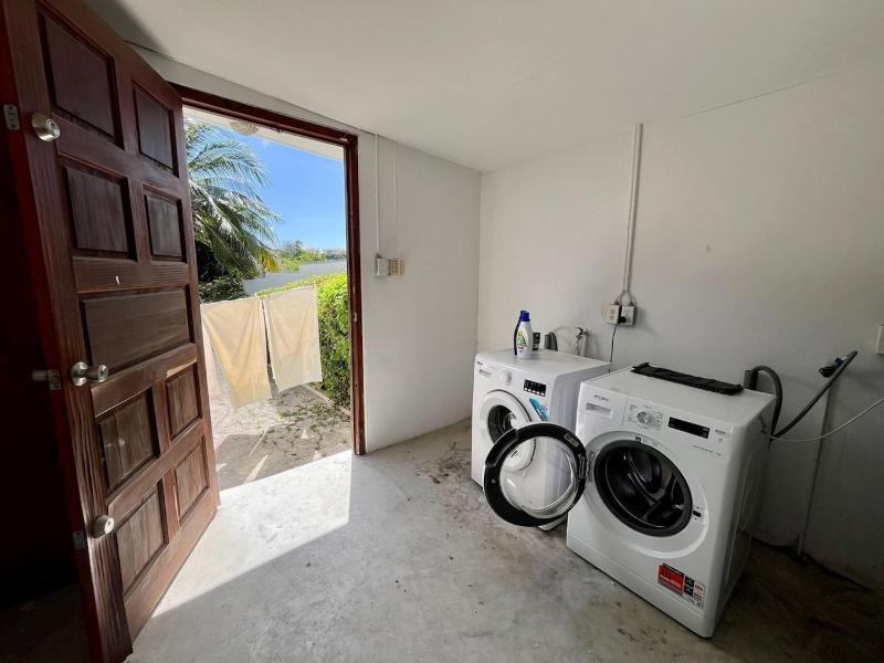 Blue Icon Apartment at Mambo Beach with pool - image 10
