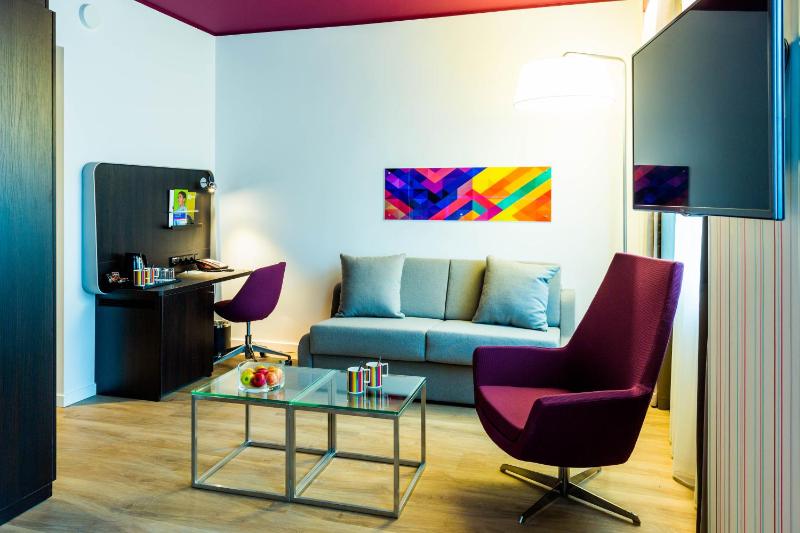 Family Room image 3