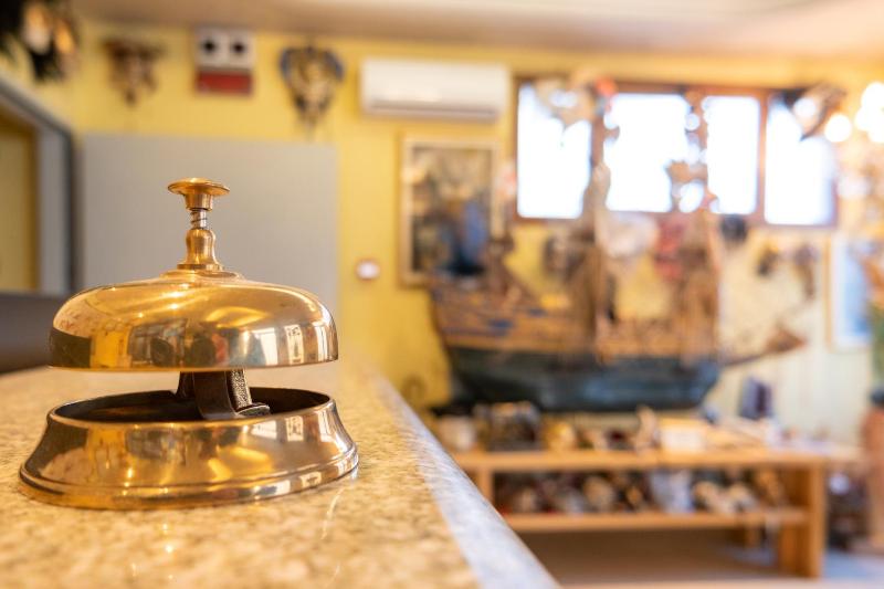 Single Room with Shared Bathroom image 4