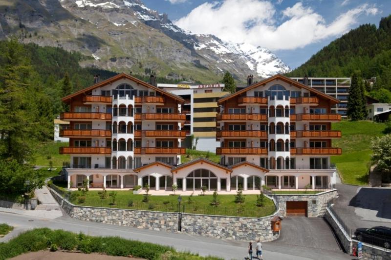 Apartment with Mountain View image 3