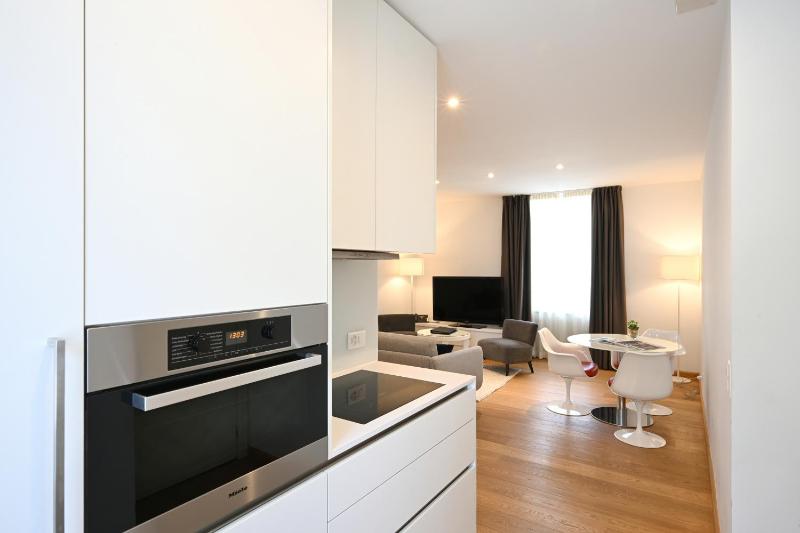 Suite with Garden View image 1